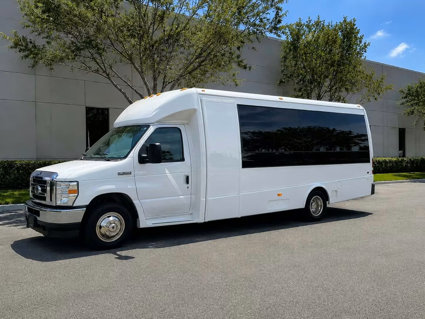 dalton 15 passenger minibus rental