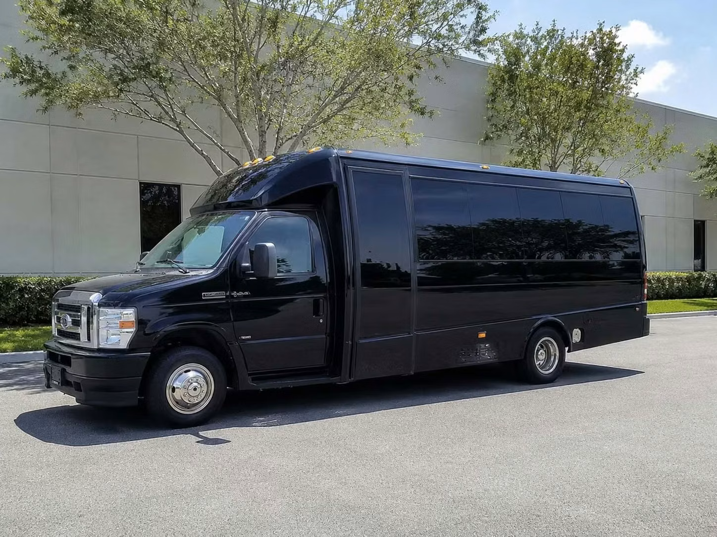 dalton 18 passenger minibus rental