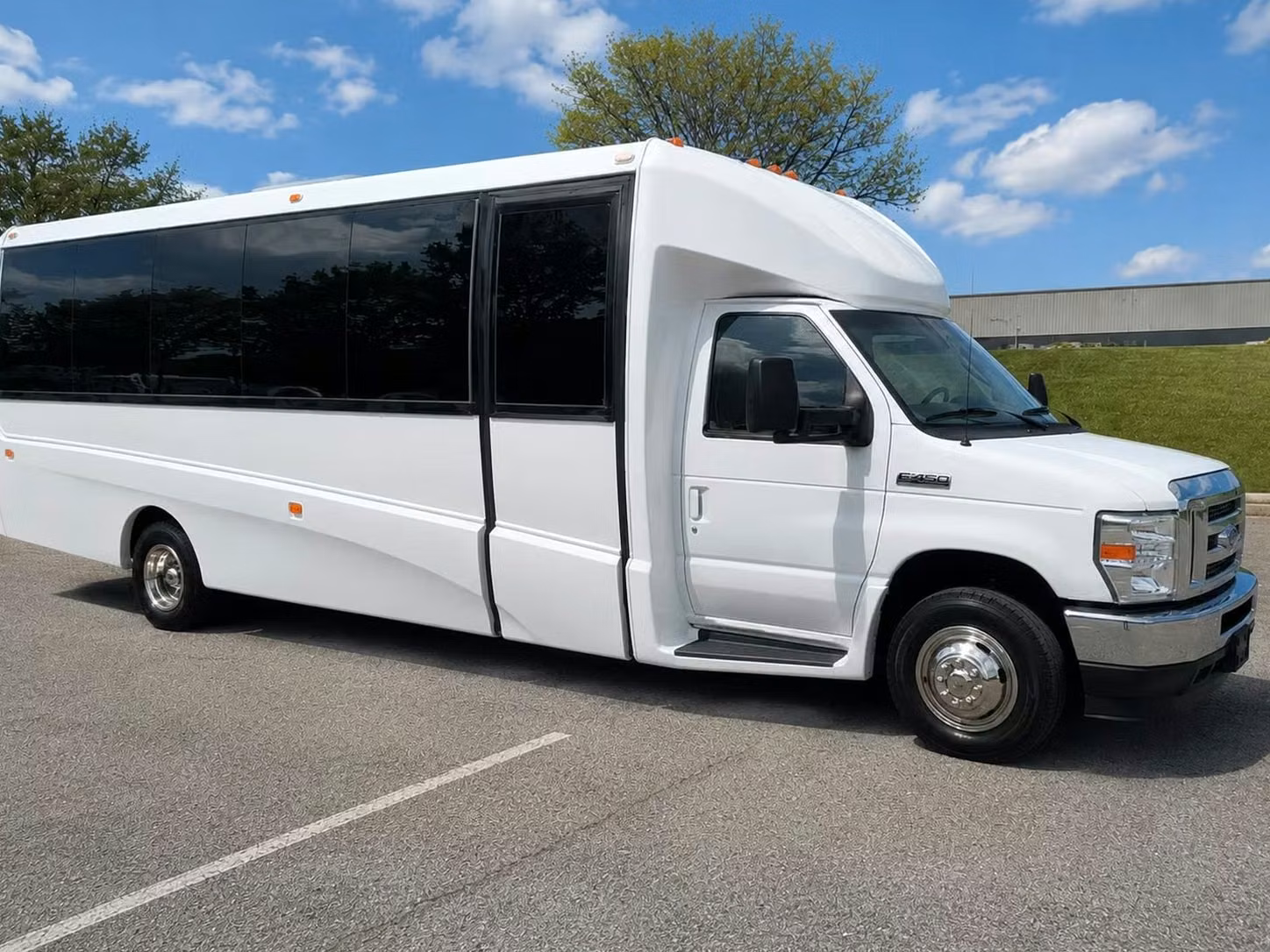 dalton 20 passenger minibus rental